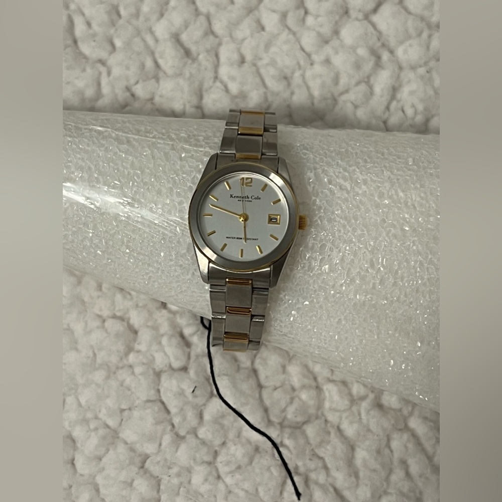NWT Authentic Vintage Kenneth Cole 2-Tone Stainless Steel Watch w/Gold Accents - Picture 3 of 12